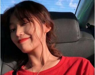 女生看电视幽默的回复，不要傻傻回好的第2张