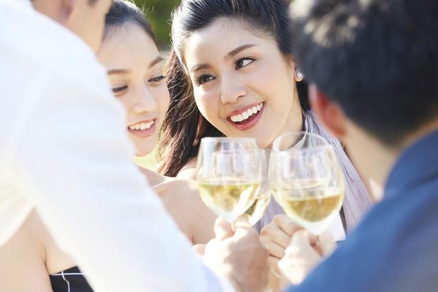 跟女生第一次约会时，需要掌握这些小技巧，男生们可以解一下