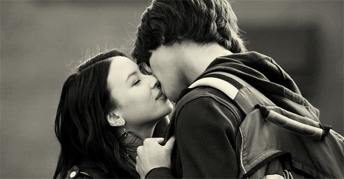 仅需这一招，让你快速拉近你和女人距离