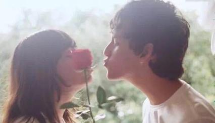 “情绪同步”策略   