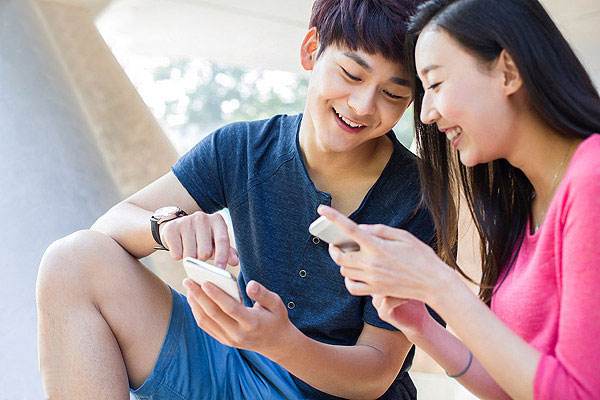 如何通过聊天拉近和女生的距离