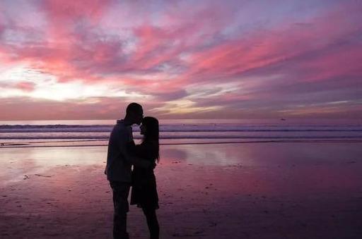 刚加的女生，微信开场白这样聊让你们快速找到恋爱的感觉