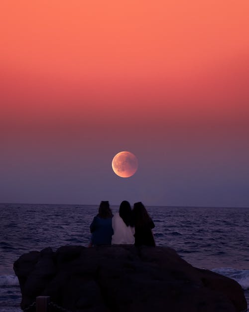 男人只想做朋友的表现