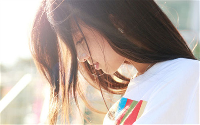 异地恋女友突然提出分手，几个妙招教你快速挽回她！