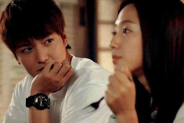 “无意识”，就是自己都没有意识到对你有好感。