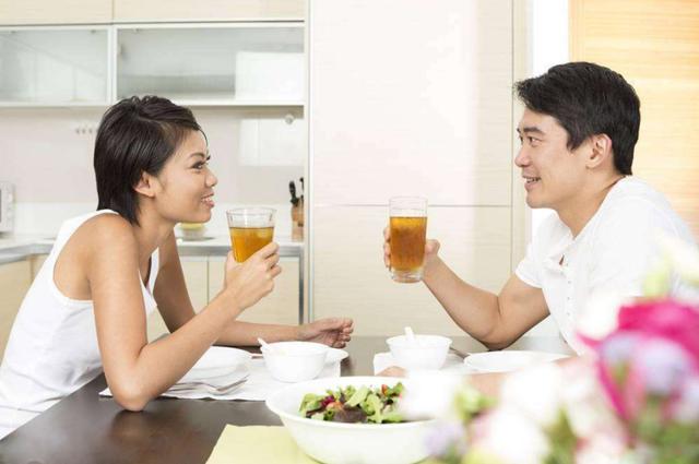 相亲时，学会这些聊天技巧，对方对你更有好感