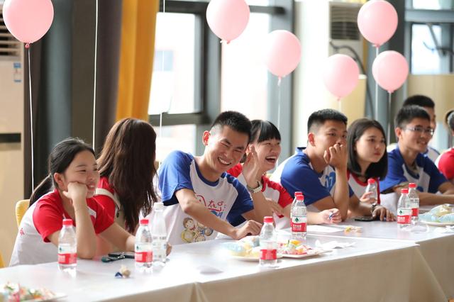 跟女生第一次约会时，需要掌握这些小技巧，男生们可以解一下