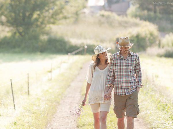 男人喜欢你的表现,怎样判断他是否喜欢你