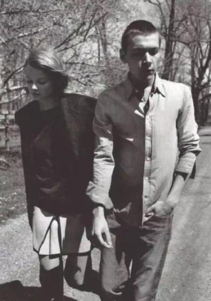 确立关系的绝招：“心理暗示”超越语言的魅惑之术