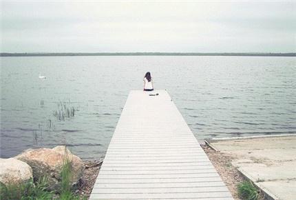 朋友圈说晚安的经典说说，简短精致，别睡太晚，梦会很短！