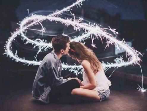 深夜想念女朋友的说说，撩人心弦，用情话代替晚安！