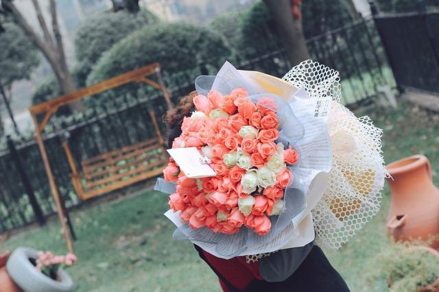 抖音浪漫深情的表白句子，清酒独酌了无趣，我在梦花也梦你