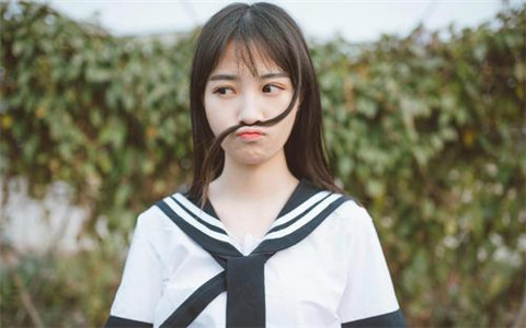 和刚加的女生怎么聊才能拉近距离?第1张