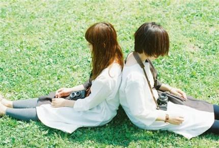 朋友圈说晚安的经典说说，简短精致，别睡太晚，梦会很短！