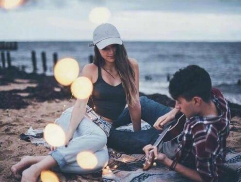 深夜想念女朋友的说说，撩人心弦，用情话代替晚安！