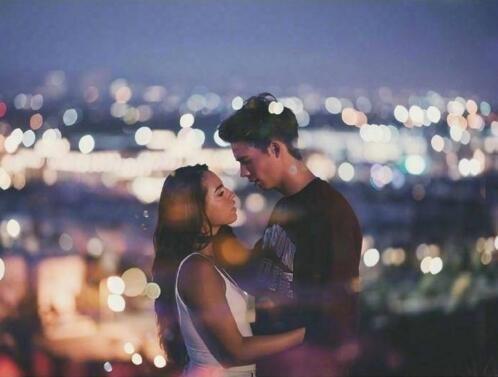 深夜想念女朋友的说说，撩人心弦，用情话代替晚安！