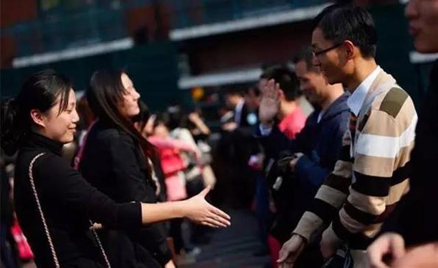 年前相亲指南：相亲桌前聊什么？怎么聊能问清对方底细？