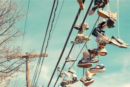 朋友圈说晚安的经典说说，简短精致，别睡太晚，梦会很短！