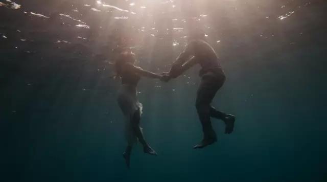 如何挑逗女人的心，先从嘴开始