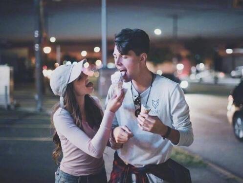 深夜想念女朋友的说说，撩人心弦，用情话代替晚安！